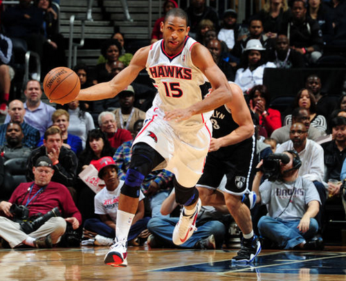 al horford bringin the ball up the court